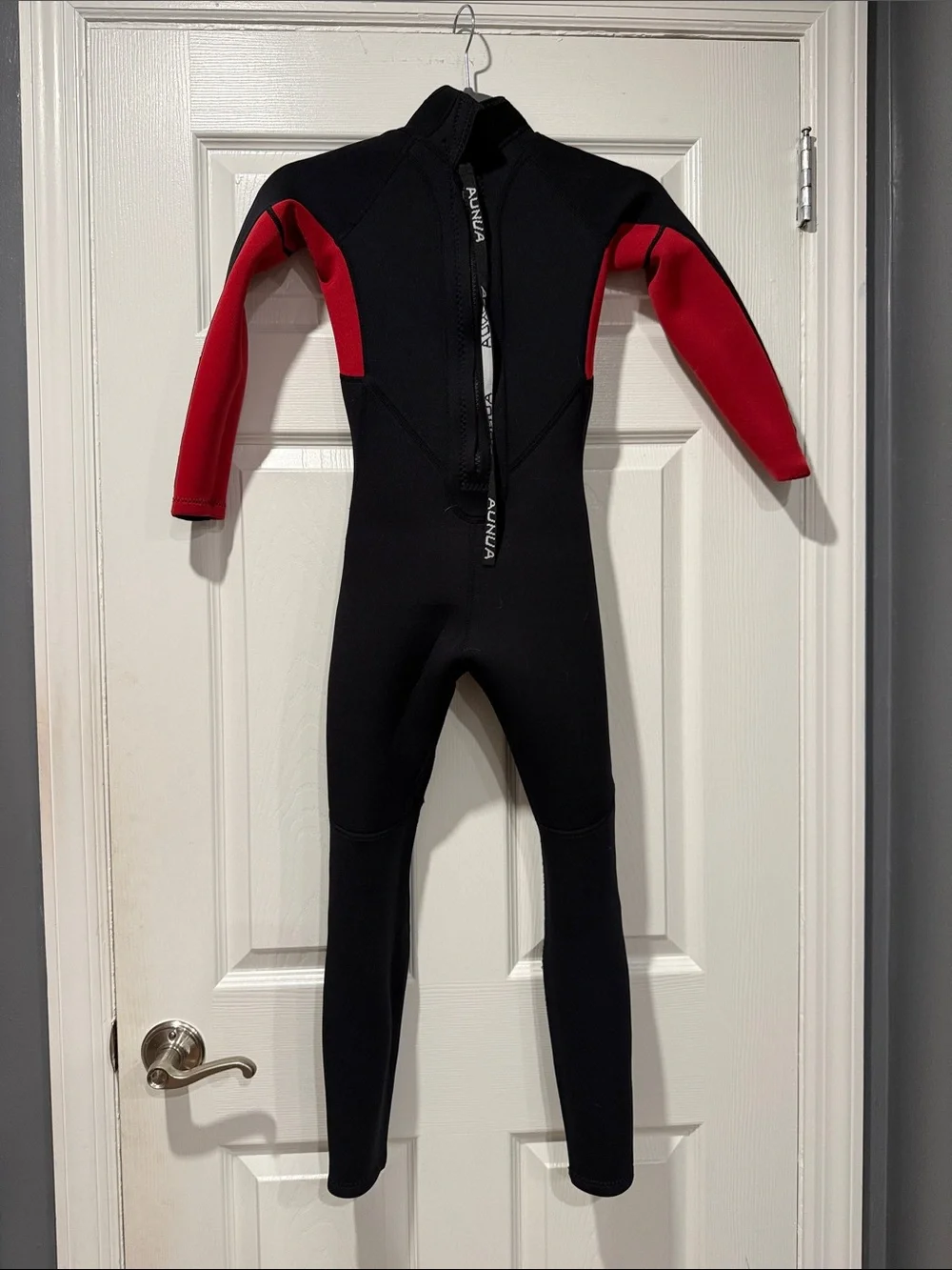 Youth Black and Red Full-Body Wetsuit - Boys Size 10